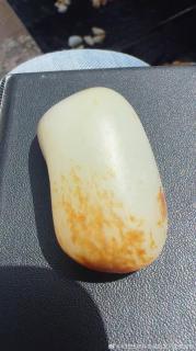 新疆和田玉籽料原石,37.8克,真皮真色,完整一口气