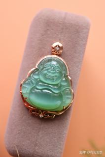 软玉中的和田玉没有猫眼效应,但是市场上和田碧玉却带有猫眼效应,那么
